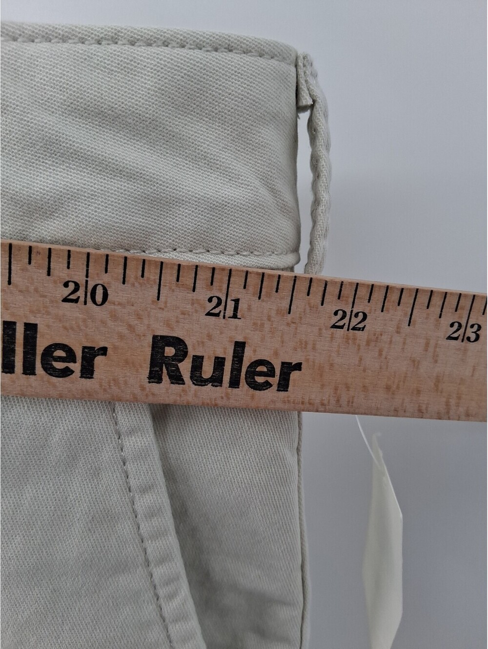 Izod Saltwater Shorts Mens 42 Beige Stretch Chino Golf Casual Lightweight Work - Picture 4 of 8